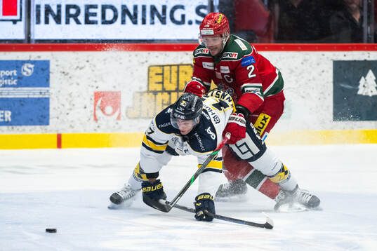 HV71s Isac Brännström och Modos David Rundblad