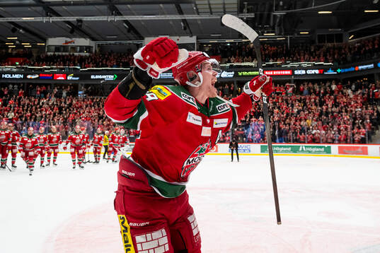 Modos Mikkel Aagaard jublar