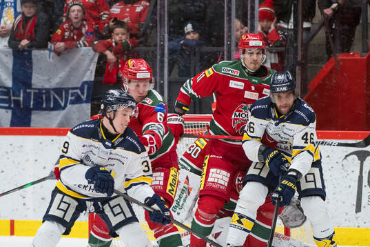 Modos Alexander True och Paul Ladue och HV71s Jamiro Reber