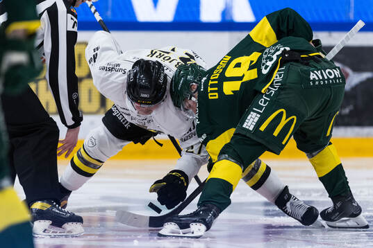 AIKs Christoffer Björk och Björklövens Axel Ottosson