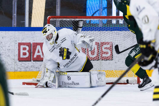 AIKs målvakt Victor Brattström släpper in 1-0