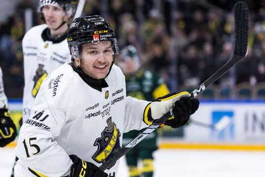 AIKs Jordan Bellerive jublar