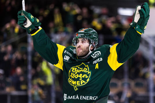 Björklövens Mathew Maione jublar