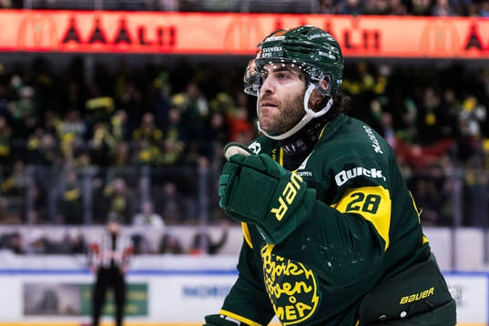 Björklövens Mathew Maione jublar