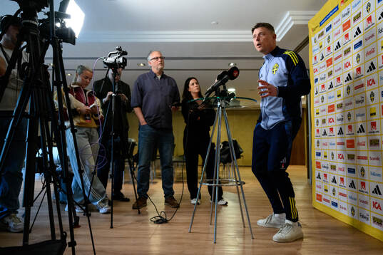 Head coach Jon Dahl Tomasson of the Swedish men's national