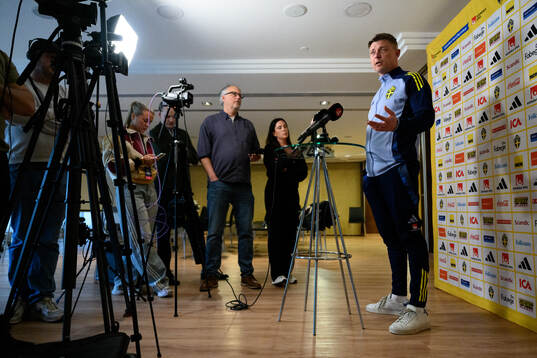 Head coach Jon Dahl Tomasson of the Swedish men's national