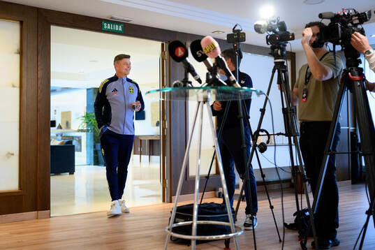Head coach Jon Dahl Tomasson of the Swedish men's national