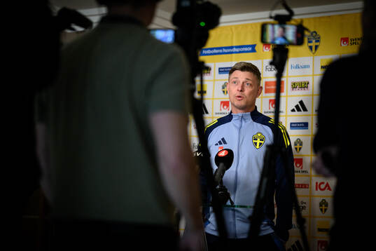 Head coach Jon Dahl Tomasson of the Swedish men's national