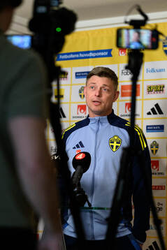 Head coach Jon Dahl Tomasson of the Swedish men's national
