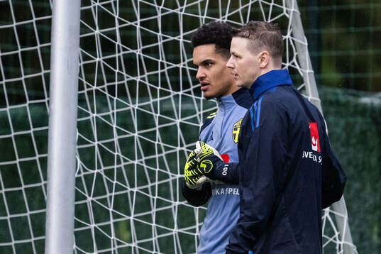 Goalkeeper Oliver Dovin and goalkeeper coach Maths