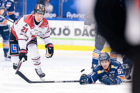 Örebros Patrik Puistola och Växjös Felix Robert