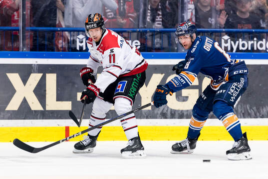 Örebros Kalle Kossila och Växjös Zachary Giuttari