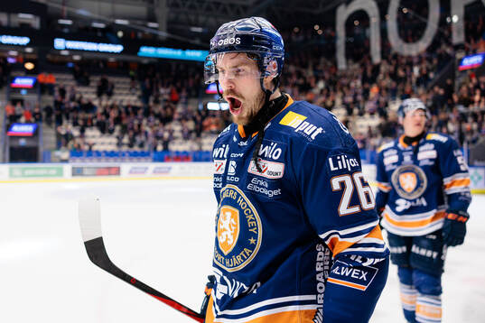 Växjös Emil Larsson jublar