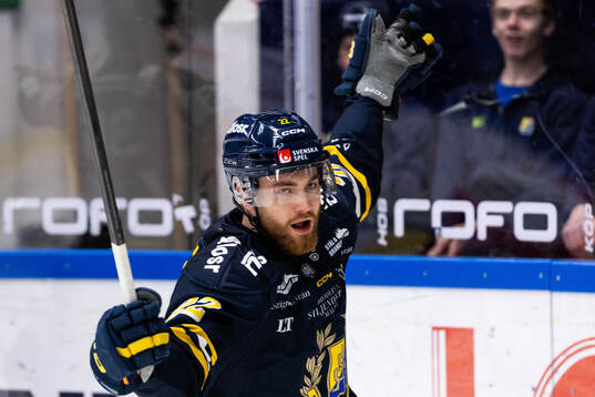 Södertäljes Jacob Bjerselius jublar