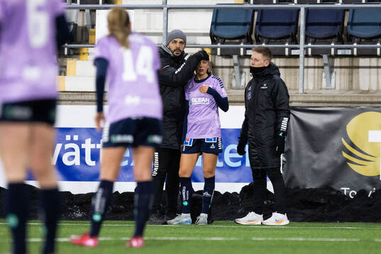 Linköpings Sara Eriksson har ont och får vård