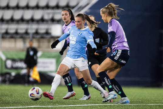 Malmö FFs Katariina Kosola och Linköpings Sara Eriksson