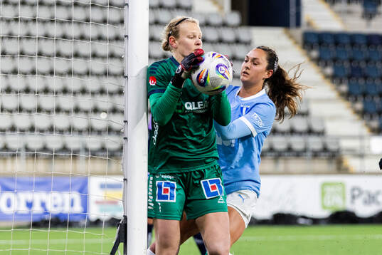Linköpings målvakt Cajsa Andersson och Malmö FFs