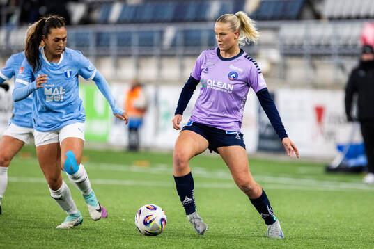 Malmö FFs Isabella DCAquila och Linköpings Lilli Halttunen