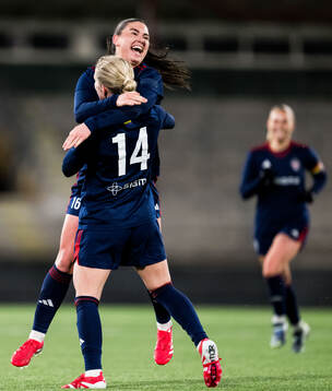 Rosengårds Emilia Larsson och Emilia Pelgander jublar