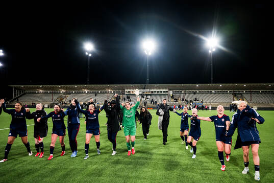 Rosengårds spelare jublar