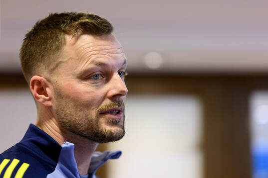 Assistant coach Sebastian Larsson of the Swedish men's