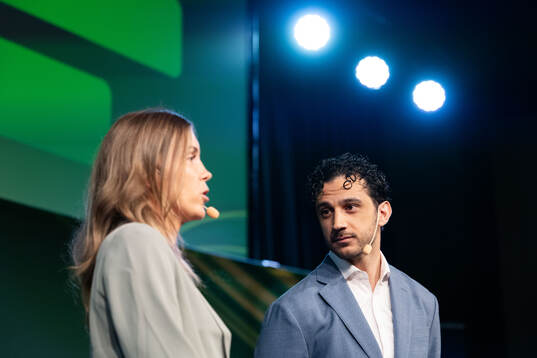Programledare Adelisa Grabus och Ramin Nouri