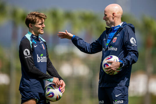 Martin Ødegaard and Ståle Solbakken, head coach of the