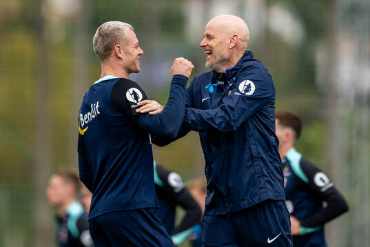 Julian Ryerson and Ståle Solbakken, head coach of the
