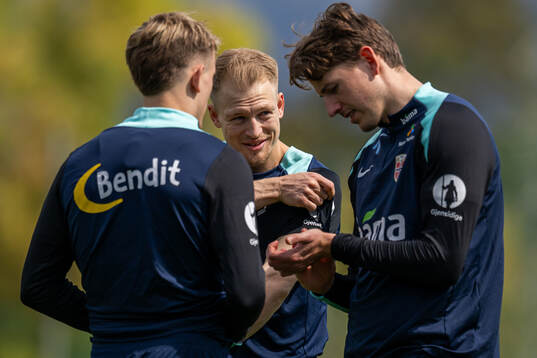 Andreas Hanche-Olsen and Sander Berge of the Norwegian