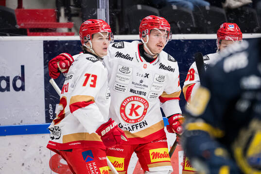 Kalmars Joel Svensson jublar med Valdemar Johansson