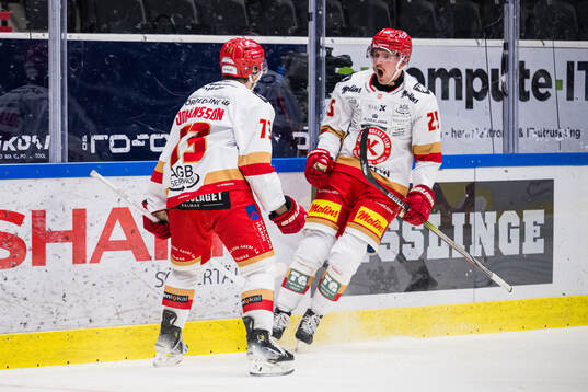 Kalmars Joel Svensson jublar med Valdemar Johansson