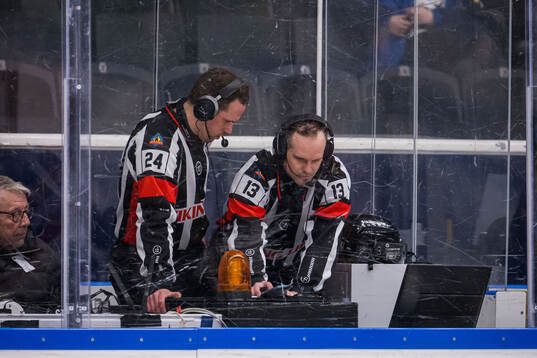 Domare Johan Magnusson och domare Stefan Leijonklo