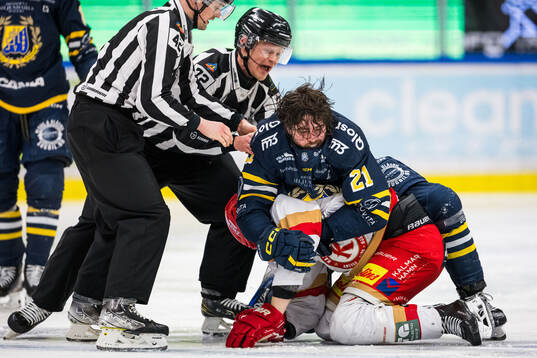 Bläddra bland fler bilder av Ishockey, Hockeyallsvenskan, Kvartsfinal 2, Södertälje - Kalmar