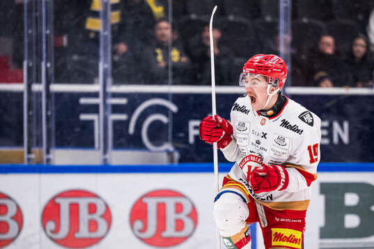 Kalmars Andrew Vanderbeck jublar