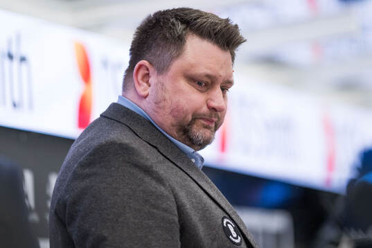Modos tränare Mattias Karlin
