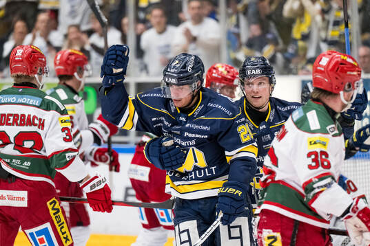 HV71s Andre Petersson jublar