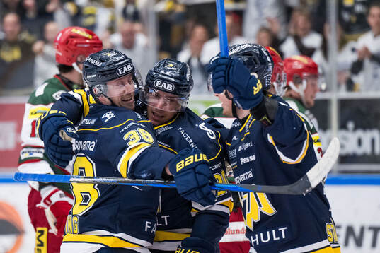 HV71s Olle Alsing, Andre Petersson och Oskar Stål-Lyrenäs