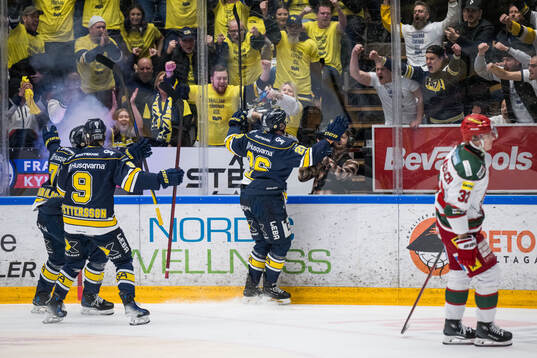 HV71s Tommi Tikka jublar