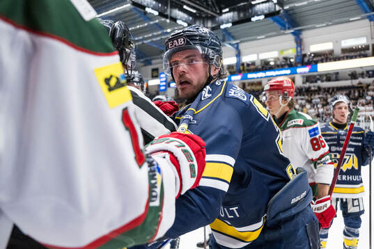 HV71s Oscar Engsund