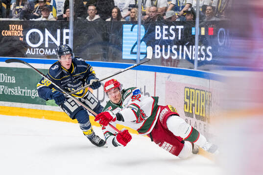 HV71s Jamiro Reber och Modos Jesper Olofsson