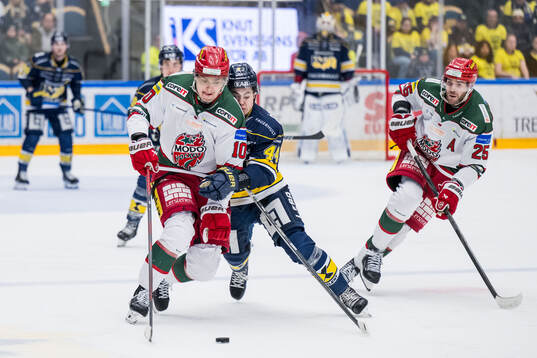 Modos Sampo Ranta och HV71s Hugo Fransson