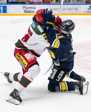 Modos Måns Carlsson och HV71s William Ignberg Nilsson