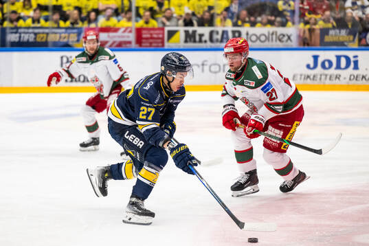 HV71s Jonathan Ang och Modos Mattias Norlinder