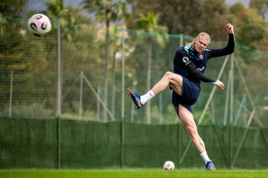 Bläddra bland fler bilder av Football, FIFA World Cup Qualifier, Norway, training