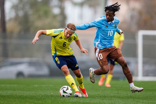 Markus Karlsson of Sweden and Samuel Mbangula of Belgium
