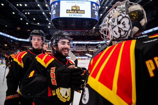 Brynäs Bobby Trivigno jublar