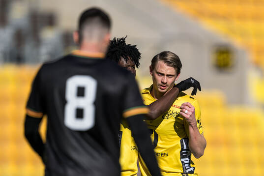 Elfsborgs Ozor Victor Okeke och Simon Hedlund jublar