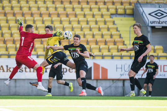 GAISs målvakt Mergim Krasniqi och Elfsborgs Taylor