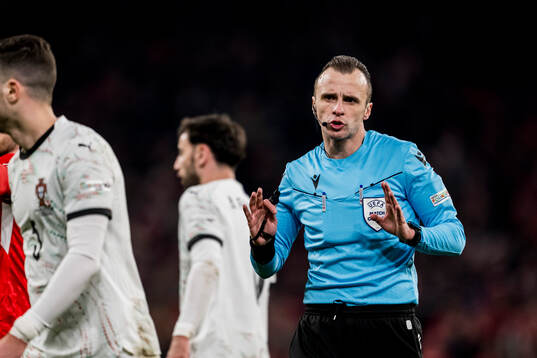 Referee Irfan Peljto