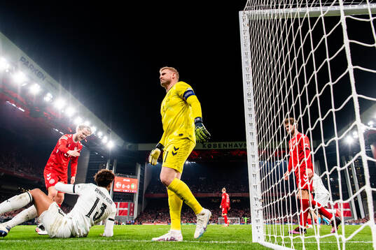 Morten Hjulmand and goalkeeper Kasper Schmeichel of Denmark